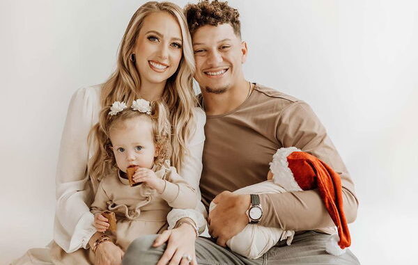 Brittany-Mahomes-122522-06-8caacece80c045d5b29c6574a266cbd6